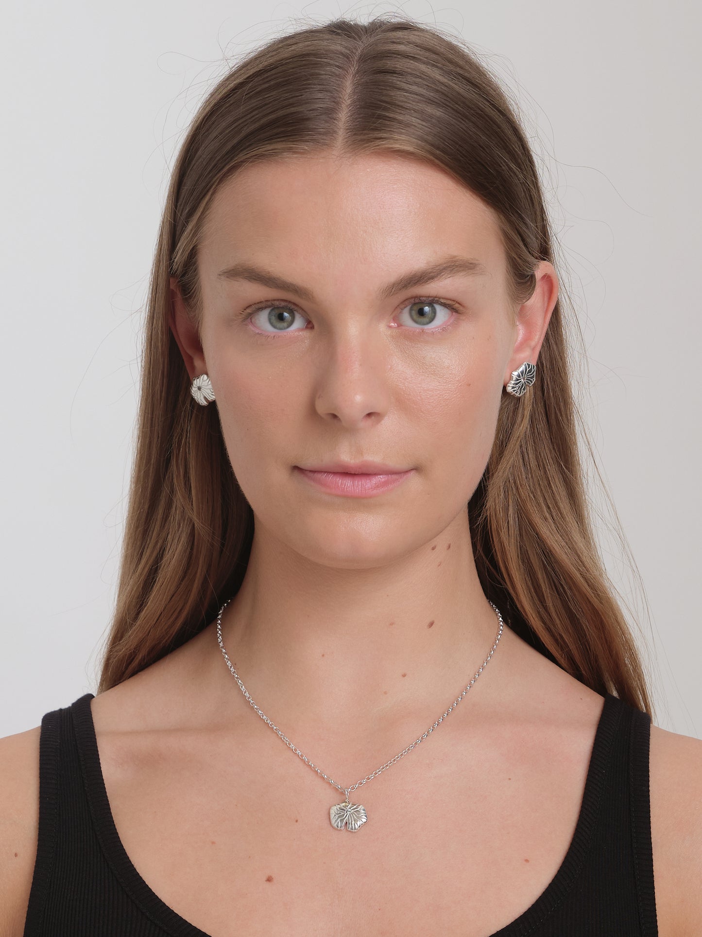 Water Lily Stud(s)