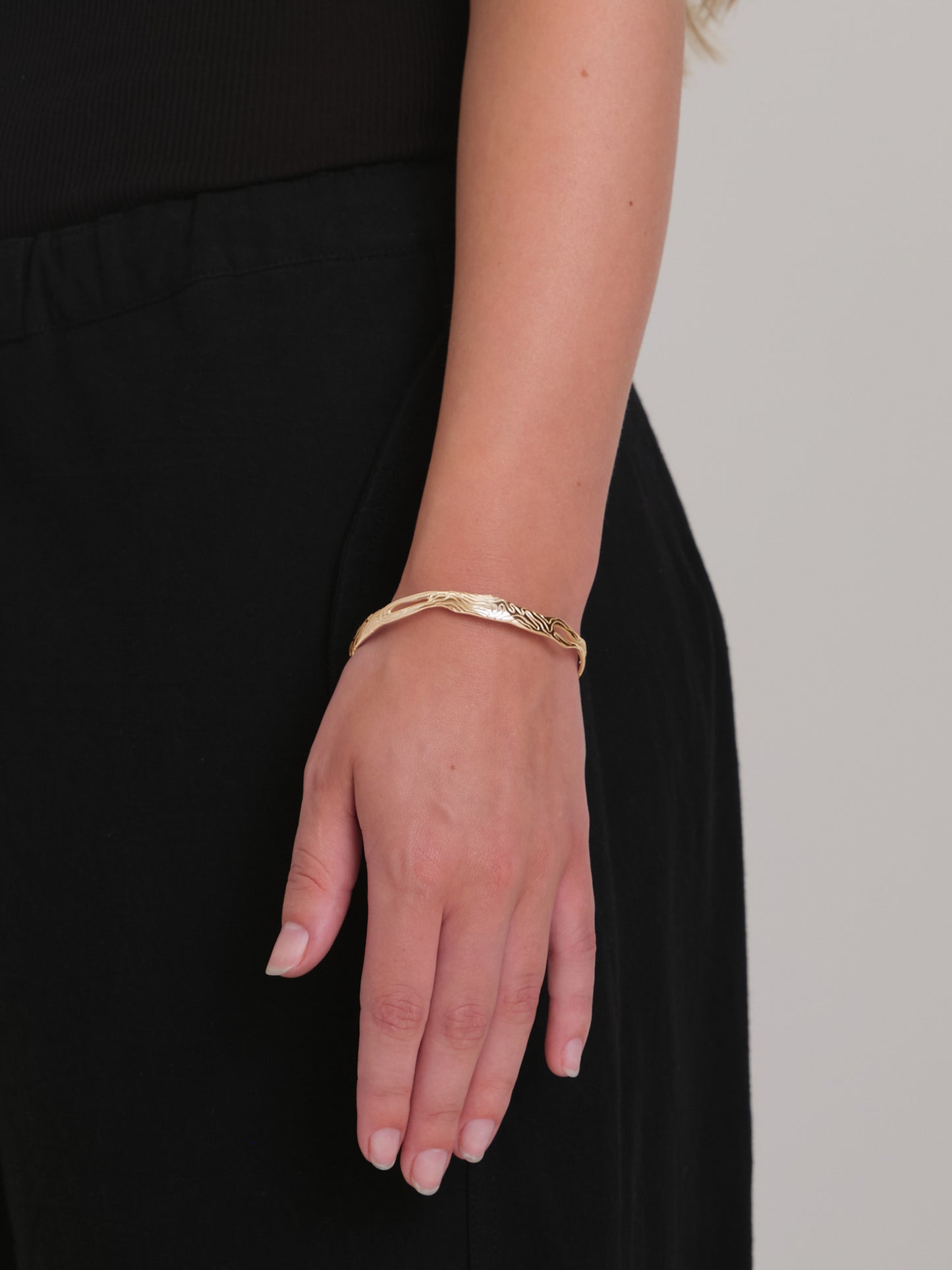 Thin Globe Bangle